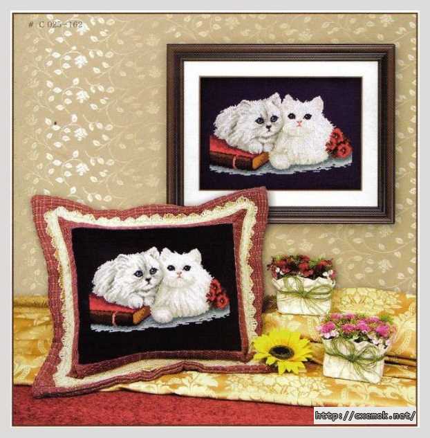 Download embroidery patterns by cross-stitch  - Подушка кошки