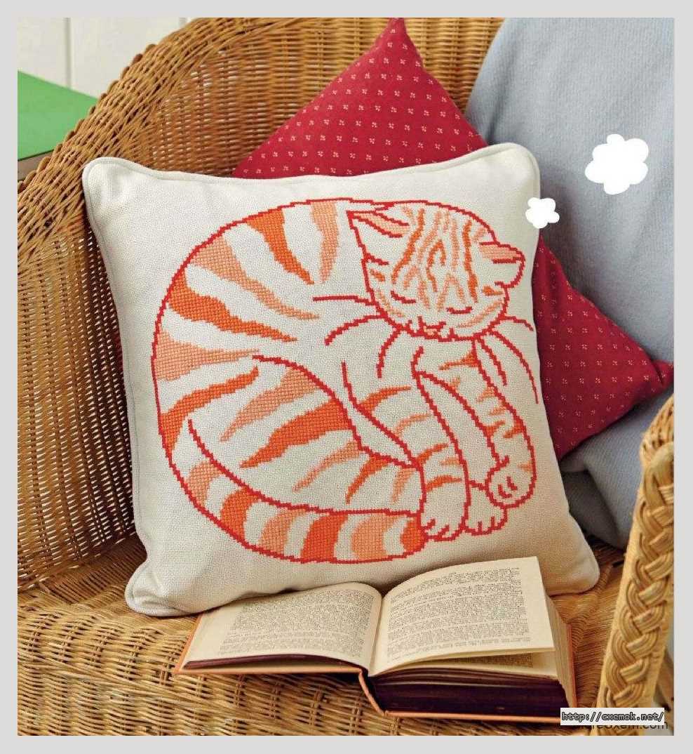 Download embroidery patterns by cross-stitch  - Подушка кот